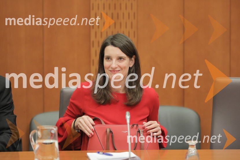 dr. Simona Kustec, ministrica za izobraževanje, znanost in športZaslišanja ministrov tretje Janševe vlade