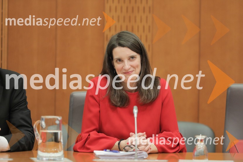 dr. Simona Kustec, ministrica za izobraževanje, znanost in športZaslišanja ministrov tretje Janševe vlade