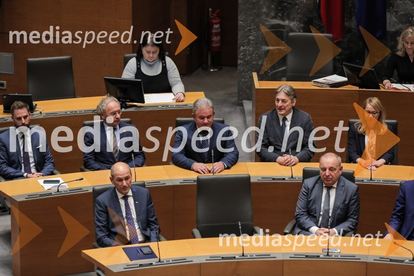  ... ;  Aleš Hojs, Minister za notranje zadeve;  Janez Janša, predsednik vlade RS; mag. Andrej Vizjak, minister za okolje in prostor;  Vasko Simoniti, minister za kulturo;  Andrej Šircelj, minister za finance;  Helena  Jaklitsch, ministrica brez resorja, pristojna za področje odnosov med RS in avtohtono slovensko narodno skupnostjo v sosednjih državah ter med RS in Slovenci po svetuPotrjena 3. Janševa vlada