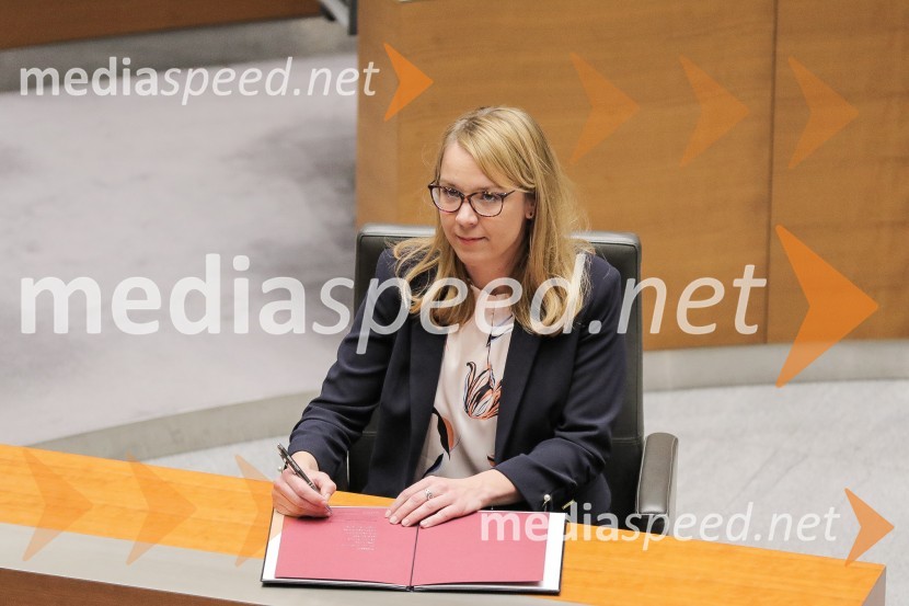  Helena  Jaklitsch, ministrica brez resorja, pristojna za področje odnosov med RS in avtohtono slovensko narodno skupnostjo v sosednjih državah ter med RS in Slovenci po svetuPotrjena 3. Janševa vlada