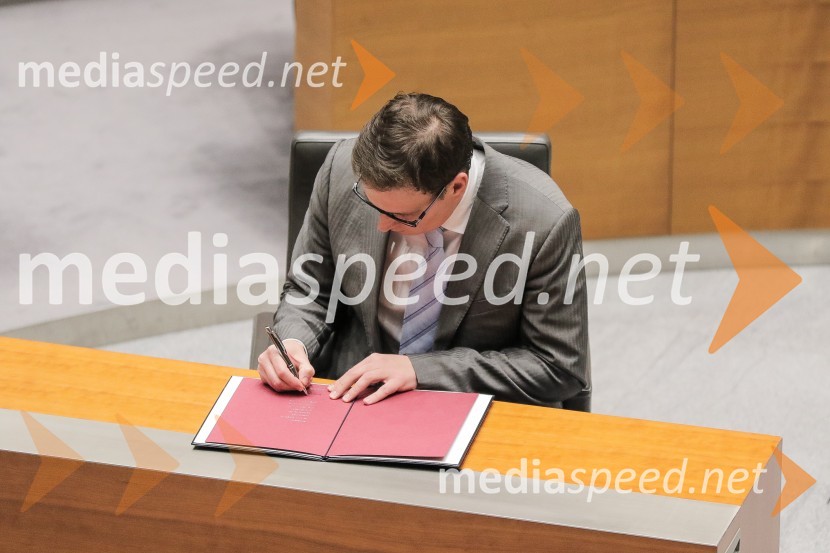  Boštjan  Koritnik , minister za javno upravoPotrjena 3. Janševa vlada