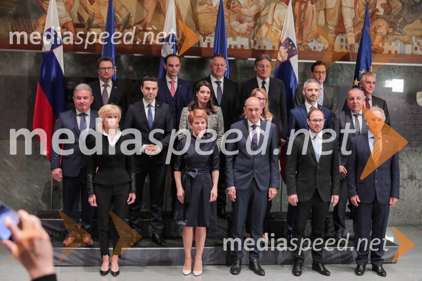 mag. Andrej Vizjak, minister za okolje in prostor;  Lilijana  Kozlovič , ministrica za pravosodje;  Zvone  Černač, minister brez resorja, pristojen za strateške projekte in kohezijo;  Matej Tonin, podpredsednik vlade in minister za obrambo;  Anže Logar, minister za zunanje zadeve; dr. Aleksandra Pivec, ministrica za kmetijstvo, gozdarstvo in prehrano RS, predsednica stranke DESUS; dr. Simona Kustec, ministrica za izobraževanje, znanost in šport;  Zdravko Počivalšek, minister za gospodarski razvoj in tehnologijo;  Janez Janša, predsednik vlade RS;  Vasko Simoniti, minister za kulturo;  Helena  Jaklitsch, ministrica brez resorja, pristojna za področje odnosov med RS in avtohtono slovensko narodno skupnostjo v sosednjih državah ter med RS in Slovenci po svetu;  Jernej Vrtovec, minister za infrastrukturo;  Janez Cigler Kralj, minister za delo, družino, socialne zadeve in enake možnosti;  Boštjan  Koritnik , minister za javno upravo;  Andrej Šircelj, minister za finance;  Tomaž Gantar, minister zaPotrjena 3. Janševa vlada