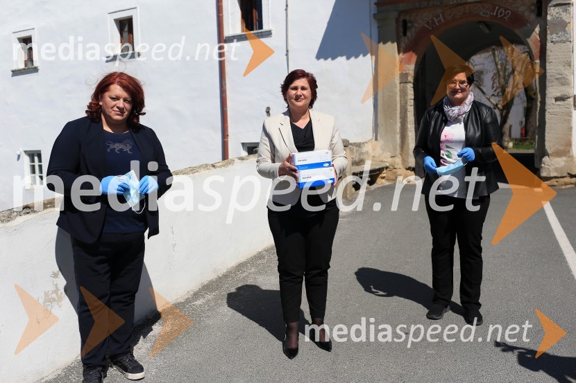  Anita Dobnik, direktorica, Dobnik trade d.o.o.; mag. Andreja Raduha, direktorica, SVZ Hrastovec;  Sandra Tramšek, direktorica prodaje, Dobnik trade d.o.o.Dobnik trade doniral zaščitna sredstva Zavodu Hrastovec