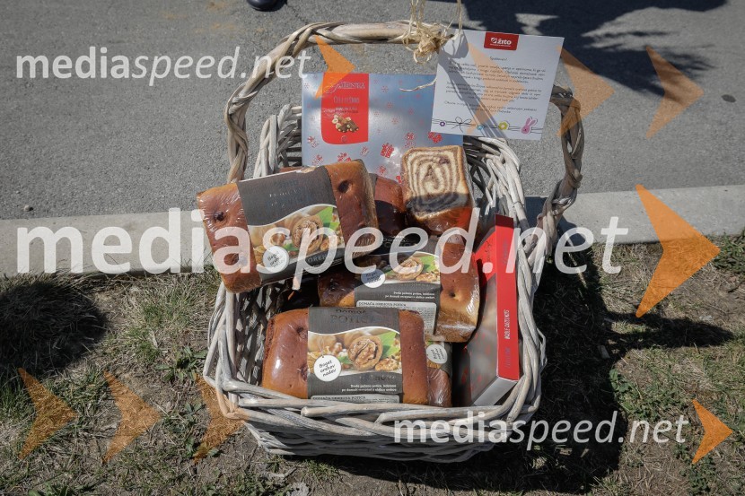 Žito podaril 1 tono velikonočnih potic