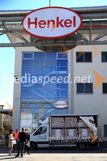 Henkel podaril 2 toni izdelkov in računalnike