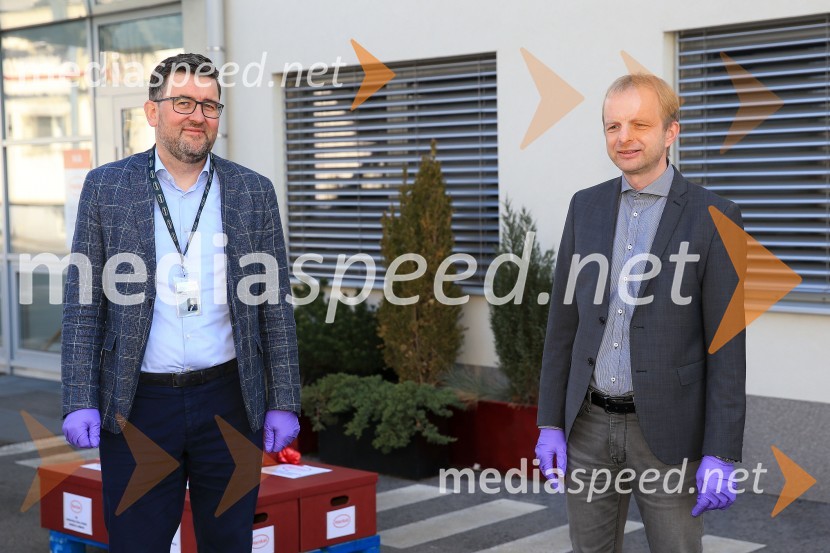  Christof  Vollstedt, direktor Henkel Maribor;  Borut Suhadolnik, Henkel Maribor d.o.o.Henkel podaril 2 toni izdelkov in računalnike