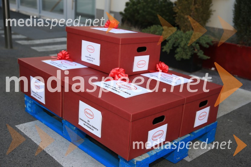 Henkel podaril 2 toni izdelkov in računalnike