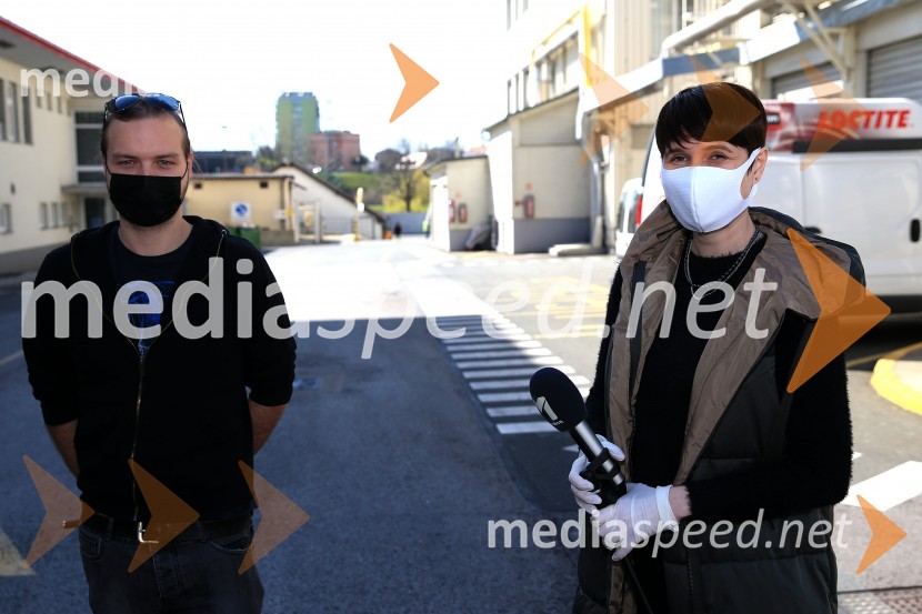  Aleks Horvat, novinar, Radio Maribor;  Franja  Pižmoht Potisk, novinarkaHenkel podaril 2 toni izdelkov in računalnike