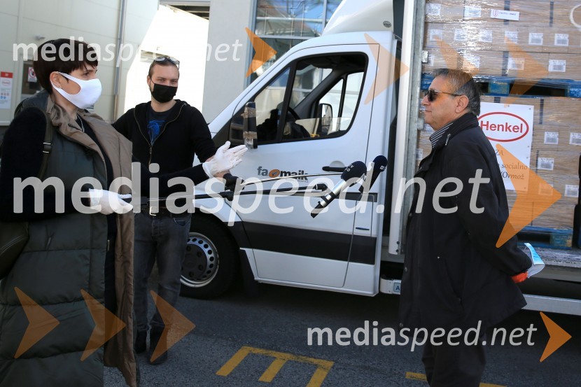  Franja  Pižmoht Potisk, novinarka;  Aleks Horvat, novinar, Radio Maribor; mag. Miran Kerin, psiholog, predsednik Skupščine Skupnosti Centrov za socialno delo Slovenije, direktor Centra za socialno delo PtujHenkel podaril 2 toni izdelkov in računalnike