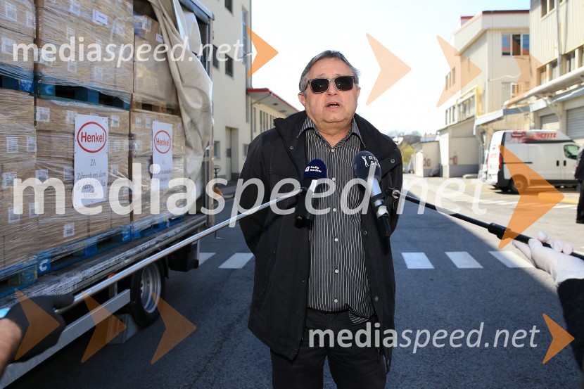 mag. Miran Kerin, psiholog, predsednik Skupščine Skupnosti Centrov za socialno delo Slovenije, direktor Centra za socialno delo PtujHenkel podaril 2 toni izdelkov in računalnike