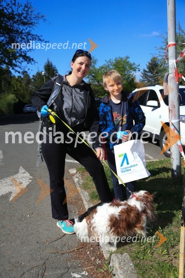  Nataša Jeza Kotnik, vodja marketinga Agencija Sonček;  Staš KotnikZnani Mariborčani obeležili Svetovni dan Zemlje