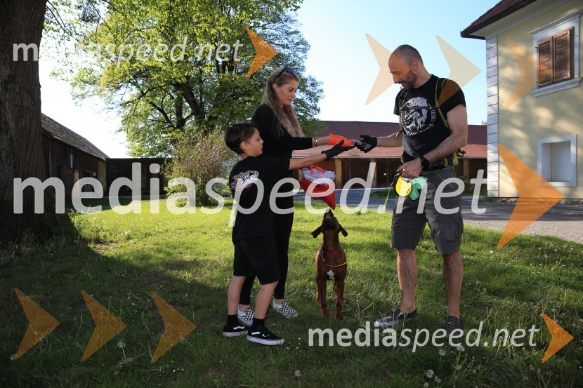  Jaša Božičnik;  Maša Merc, Miss Slovenije 2000;  Ivan Žebeljan, dr. med.Znani Mariborčani obeležili Svetovni dan Zemlje