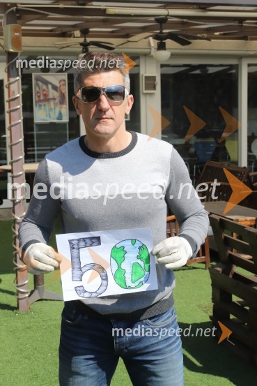  Marinko Galič, nekdanji nogometašZnani Mariborčani obeležili Svetovni dan Zemlje