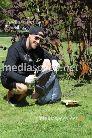  Marko Soršak-Soki, bobnar, skupina Elvis JacksonZnani Mariborčani obeležili Svetovni dan Zemlje