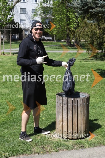  Marko Soršak-Soki, bobnar, skupina Elvis JacksonZnani Mariborčani obeležili Svetovni dan Zemlje