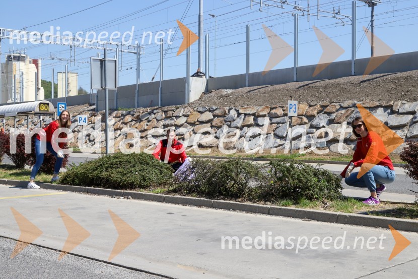  Nina Stojiljkovič, odbojkarica, Nova KBM Branik;  Žiga Kos, OK Nova KBM Branik, pomočnik trenerja;  Ela Pintar, odbojkarica, Nova KBM BranikZnani Mariborčani obeležili Svetovni dan Zemlje