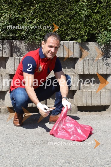  Tomaž Barada, taekwondoist in kickbokser, predsednik Športne zveze Maribor, predsednik Športne zveze Maribor, podpredsednik Olimpijskega komiteja SlovenijeZnani Mariborčani obeležili Svetovni dan Zemlje