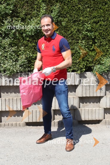  Tomaž Barada, taekwondoist in kickbokser, predsednik Športne zveze Maribor, predsednik Športne zveze Maribor, podpredsednik Olimpijskega komiteja SlovenijeZnani Mariborčani obeležili Svetovni dan Zemlje