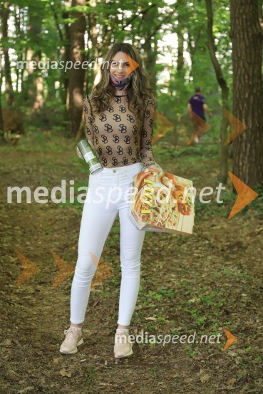  Marisa Višnić Maver, tv voditeljica, manekenkaZnani Mariborčani obeležili Svetovni dan Zemlje