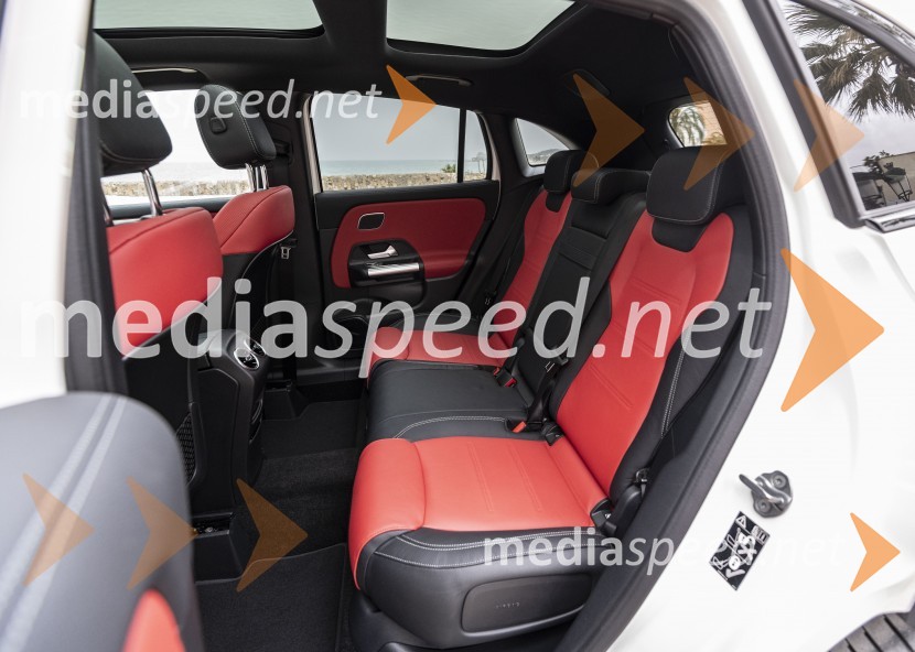 Mercedes Benz SUV GLANajmanjši Mercedes Benzov SUV GLA želi biti vsaj malo tudi terenec