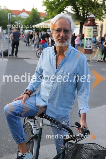  Rok Vilčnik, pesnik, dramatik, glasbenikProtivladni protest na kolesih v Mariboru