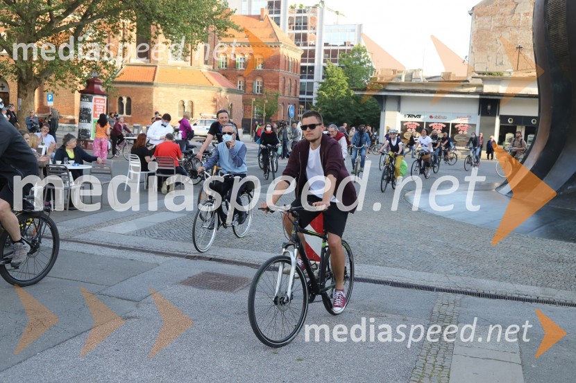 Protivladni protest na kolesih v Mariboru