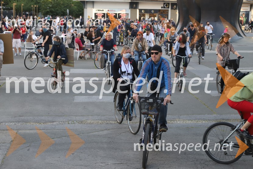 Protivladni protest na kolesih v Mariboru