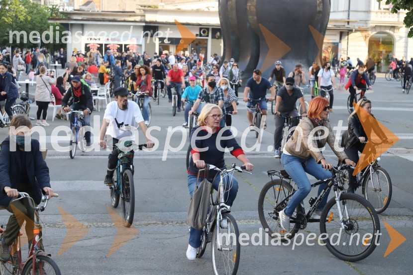 Protivladni protest na kolesih v Mariboru