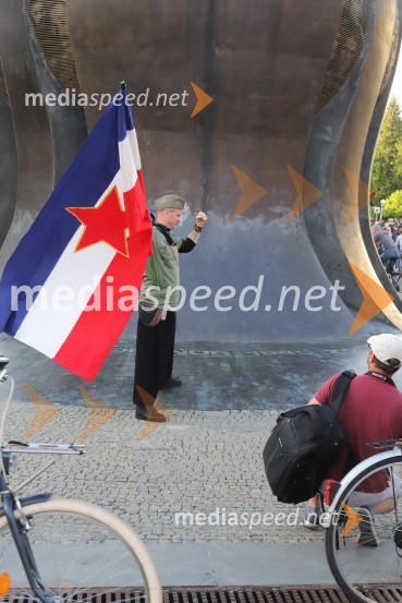 Protivladni protest na kolesih v Mariboru