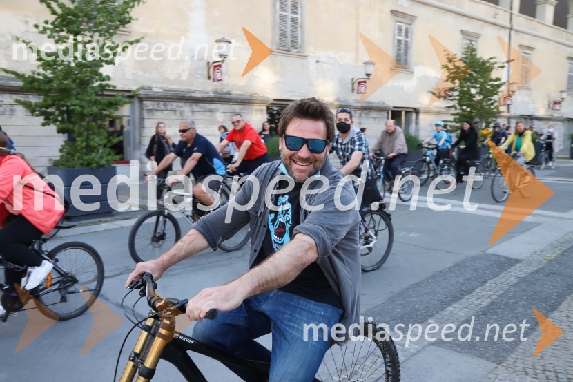 Protivladni protest na kolesih v Mariboru