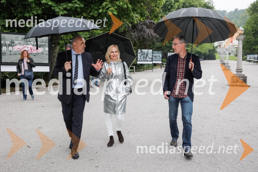  Radenko Mijatović, predsednik Nogometne zveze Slovenije;  Barbara Čeferin, fotografinja, lastnica in vodja galerije Galerija Fotografija;  Igor Evgen Bergant, novinar in TV voditelj100 let Nogometne zveze Slovenije, otvoritev razstave