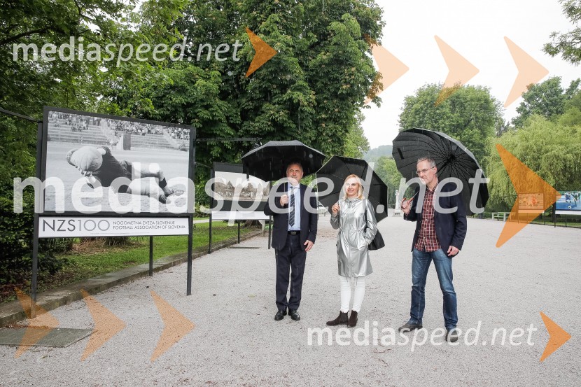 Radenko Mijatović, predsednik Nogometne zveze Slovenije;  Barbara Čeferin, fotografinja, lastnica in vodja galerije Galerija Fotografija;  Igor Evgen Bergant, novinar in TV voditelj100 let Nogometne zveze Slovenije, otvoritev razstave