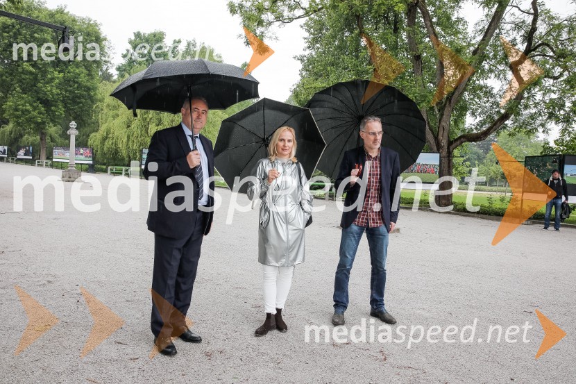  Radenko Mijatović, predsednik Nogometne zveze Slovenije;  Barbara Čeferin, fotografinja, lastnica in vodja galerije Galerija Fotografija;  Igor Evgen Bergant, novinar in TV voditelj100 let Nogometne zveze Slovenije, otvoritev razstave