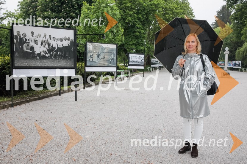  Barbara Čeferin, fotografinja, lastnica in vodja galerije Galerija Fotografija100 let Nogometne zveze Slovenije, otvoritev razstave