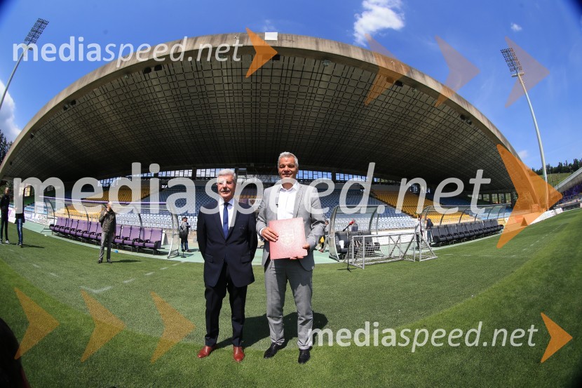  Drago Cotar, nekdanji direktor Zavarovalnega združenja, predsednik NK Maribor in organizacijskega odbora Zlate lisice;  Aleksander Saša Arsenovič, župan, Mestna občina MariborPodpis pogodbe z izvajalcem, za rekonstrukcijo stare tribune Ljudskega vrta