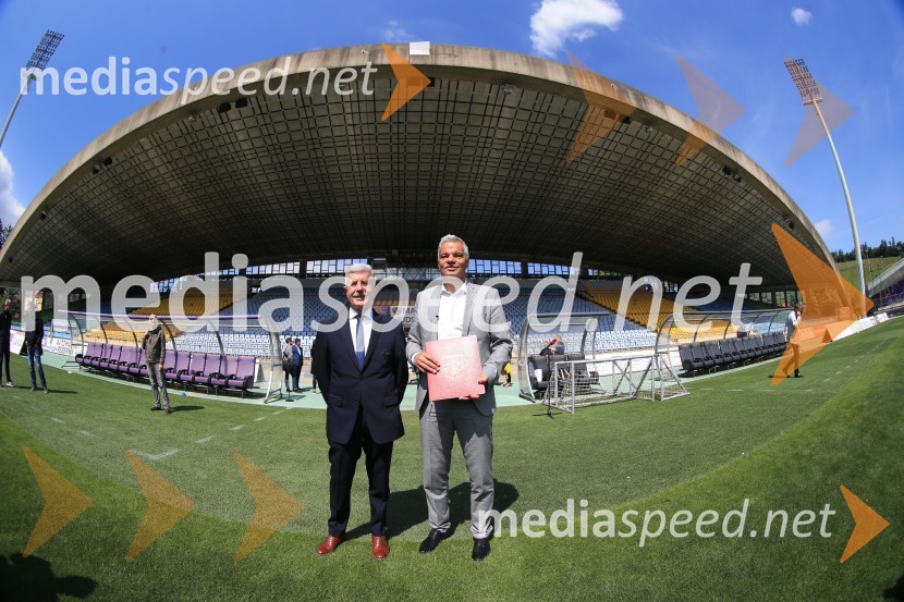  Drago Cotar, nekdanji direktor Zavarovalnega združenja, predsednik NK Maribor in organizacijskega odbora Zlate lisice;  Aleksander Saša Arsenovič, župan, Mestna občina MariborPodpis pogodbe z izvajalcem, za rekonstrukcijo stare tribune Ljudskega vrta