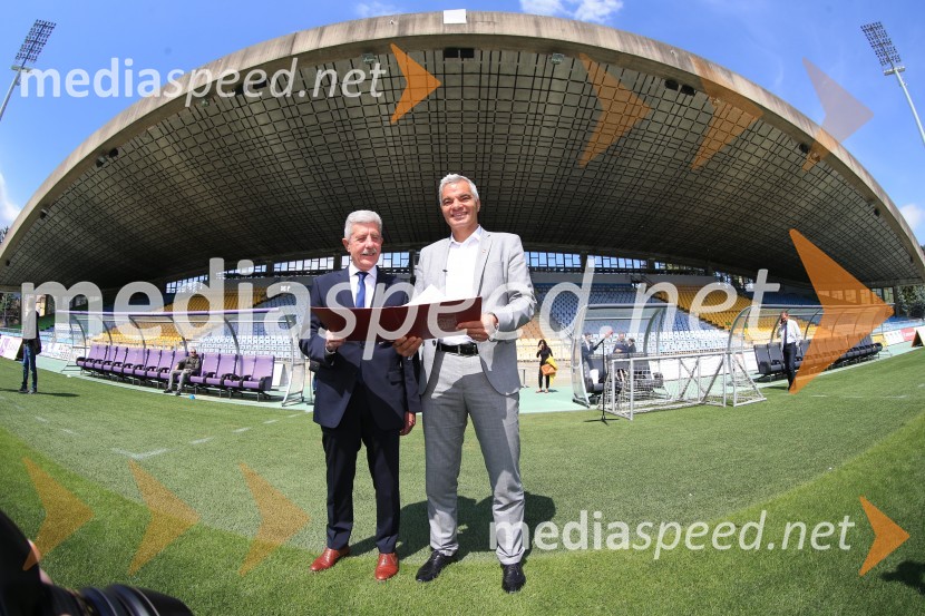  Drago Cotar, nekdanji direktor Zavarovalnega združenja, predsednik NK Maribor in organizacijskega odbora Zlate lisice;  Aleksander Saša Arsenovič, župan, Mestna občina MariborPodpis pogodbe z izvajalcem, za rekonstrukcijo stare tribune Ljudskega vrta