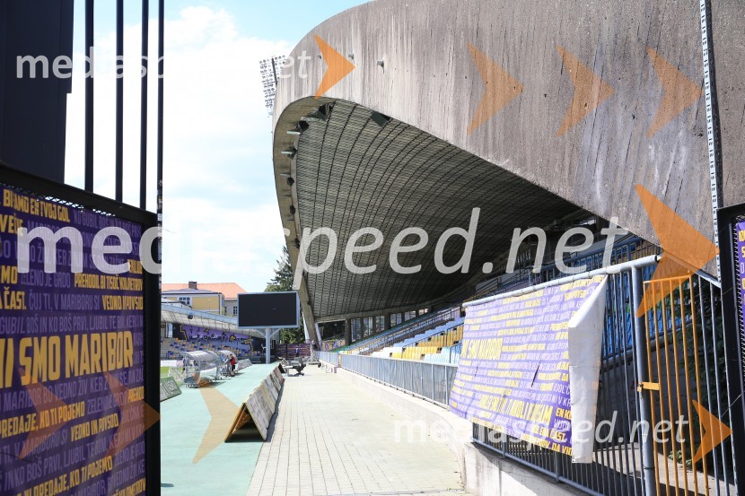 Podpis pogodbe z izvajalcem, za rekonstrukcijo stare tribune Ljudskega vrta