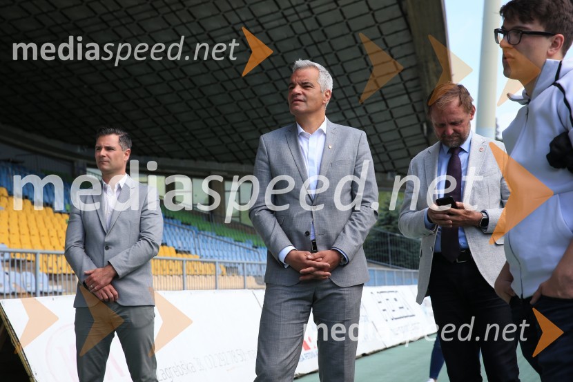  Tadej Mežnar, direktor Športnih objektov Maribor;  Aleksander Saša Arsenovič, župan, Mestna občina Maribor; dr. Samo Peter Medved,  podžupan, Mestna občina Maribor Podpis pogodbe z izvajalcem, za rekonstrukcijo stare tribune Ljudskega vrta