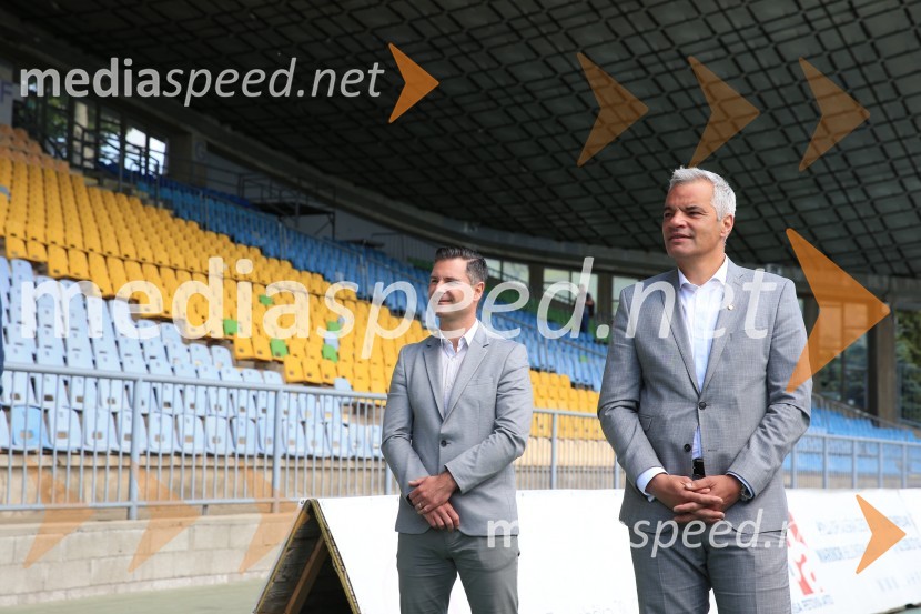  Tadej Mežnar, direktor Športnih objektov Maribor;  Aleksander Saša Arsenovič, župan, Mestna občina MariborPodpis pogodbe z izvajalcem, za rekonstrukcijo stare tribune Ljudskega vrta