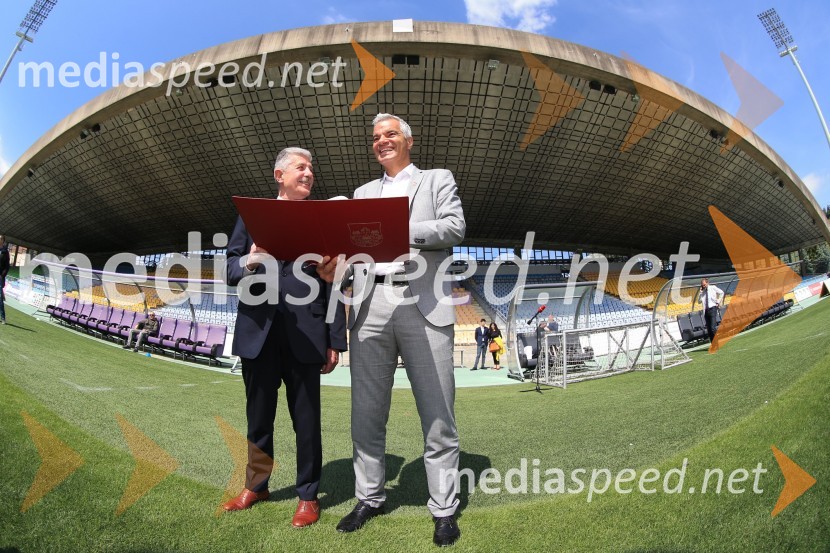  Drago Cotar, nekdanji direktor Zavarovalnega združenja, predsednik NK Maribor in organizacijskega odbora Zlate lisice;  Aleksander Saša Arsenovič, župan, Mestna občina MariborPodpis pogodbe z izvajalcem, za rekonstrukcijo stare tribune Ljudskega vrta