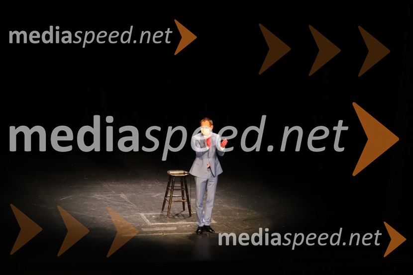  Tadej Toš, igralec, komik in TV voditeljTadej Toš, stand up komedija v Narodnem domu