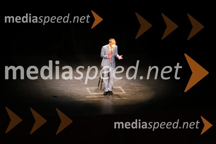  Tadej Toš, igralec, komik in TV voditeljTadej Toš, stand up komedija v Narodnem domu