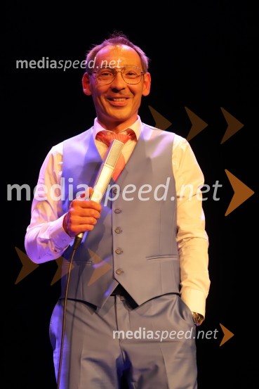  Tadej Toš, igralec, komik in TV voditeljTadej Toš, stand up komedija v Narodnem domu