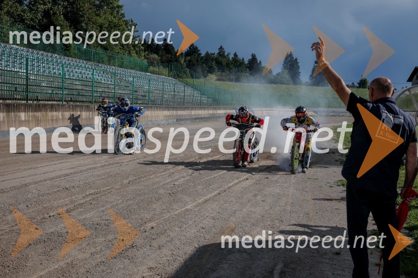 Zadnji uradni trening speedway na stadionu v športnem parku Ilirija