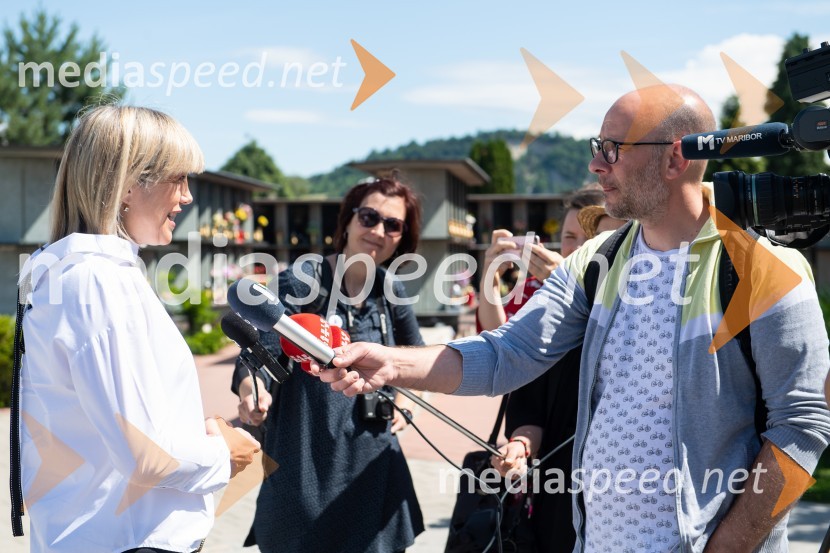 mag. Lidija Pliberšek, direktorica Pogrebnega podjetje Maribor d.d. in predsednica ASCEZasaditev potomke stare trte na pobreškem pokopališču