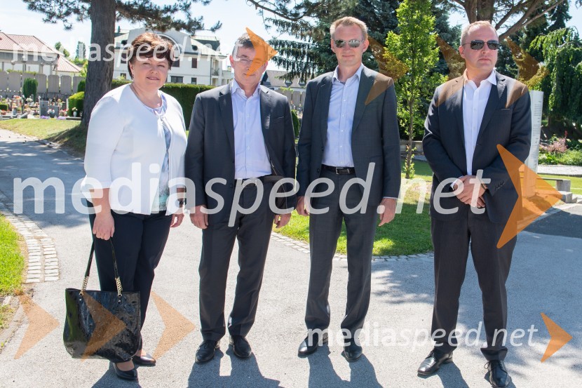  Metka Debevc, Pogrebno podjetje Maribor;  Robert Martinčič, direktor Žale Javno podjetje, d.o.o.;  Sebastijan  Zupanc, direktor Zbornice komunalnega gospodarstva pri GZS;  Domen Kokalj, vodja sprejemne pisarne podjetja Žale Javno podjetje, d.o.o.Zasaditev potomke stare trte na pobreškem pokopališču