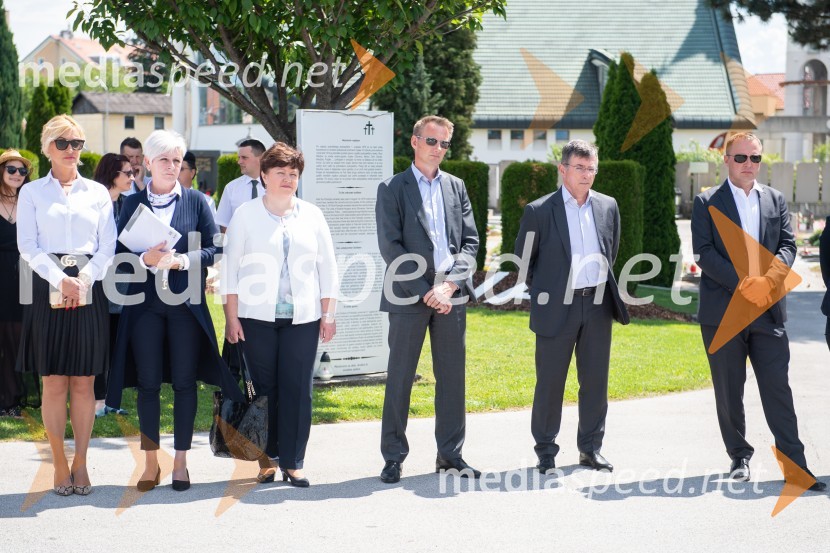  Darja Lampret, svetovalka, Pogrebno podjetje Maribor;  Irena Lamut, Pogrebno podjetje Maribor;  Metka Debevc, Pogrebno podjetje Maribor;  Sebastijan  Zupanc, direktor Zbornice komunalnega gospodarstva pri GZS;  Robert Martinčič, direktor Žale Javno podjetje, d.o.o.;  Domen Kokalj, vodja sprejemne pisarne podjetja Žale Javno podjetje, d.o.o.Zasaditev potomke stare trte na pobreškem pokopališču