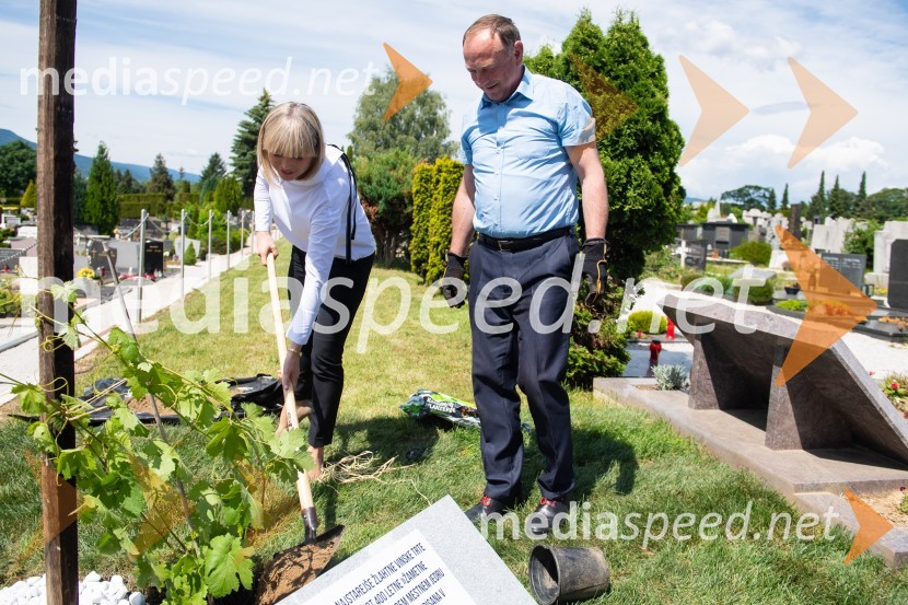 mag. Lidija Pliberšek, direktorica Pogrebnega podjetje Maribor d.d. in predsednica ASCE;  Stane Kocutar, mestni viničar, skrbnik Stare trte, novinar Radia Maribor, zgodovinarZasaditev potomke stare trte na pobreškem pokopališču