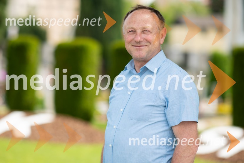  Stane Kocutar, mestni viničar, skrbnik Stare trte, novinar Radia Maribor, zgodovinarZasaditev potomke stare trte na pobreškem pokopališču